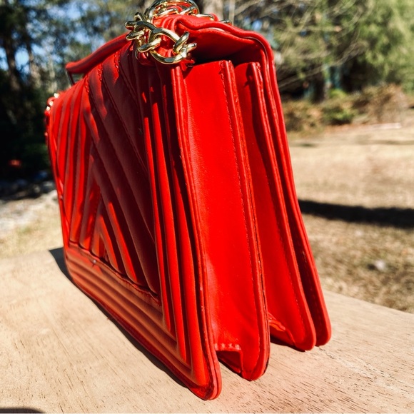 Classic Red Padded Chevron Leather 3 Compartment Handbag w. Gold Chain Crossbody - Picture 3 of 8